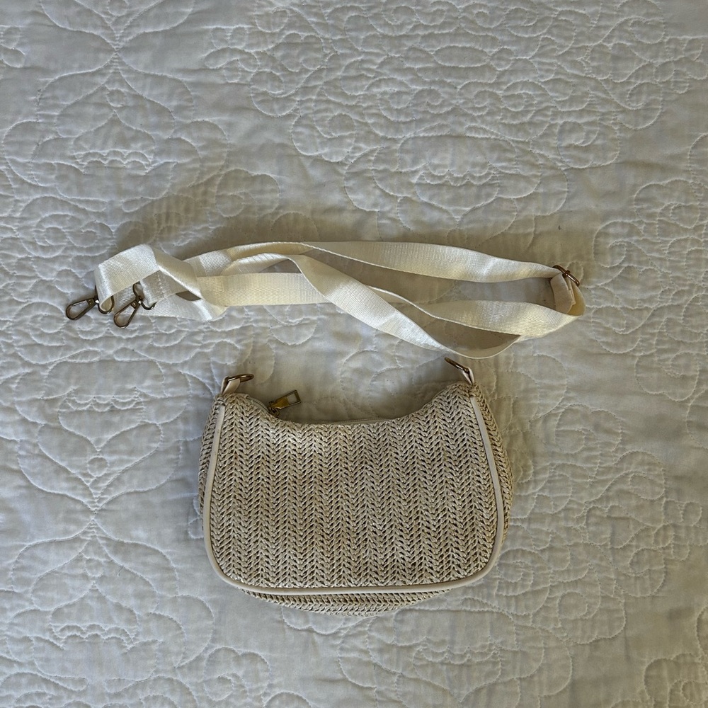 Boho adjustable strap purse.